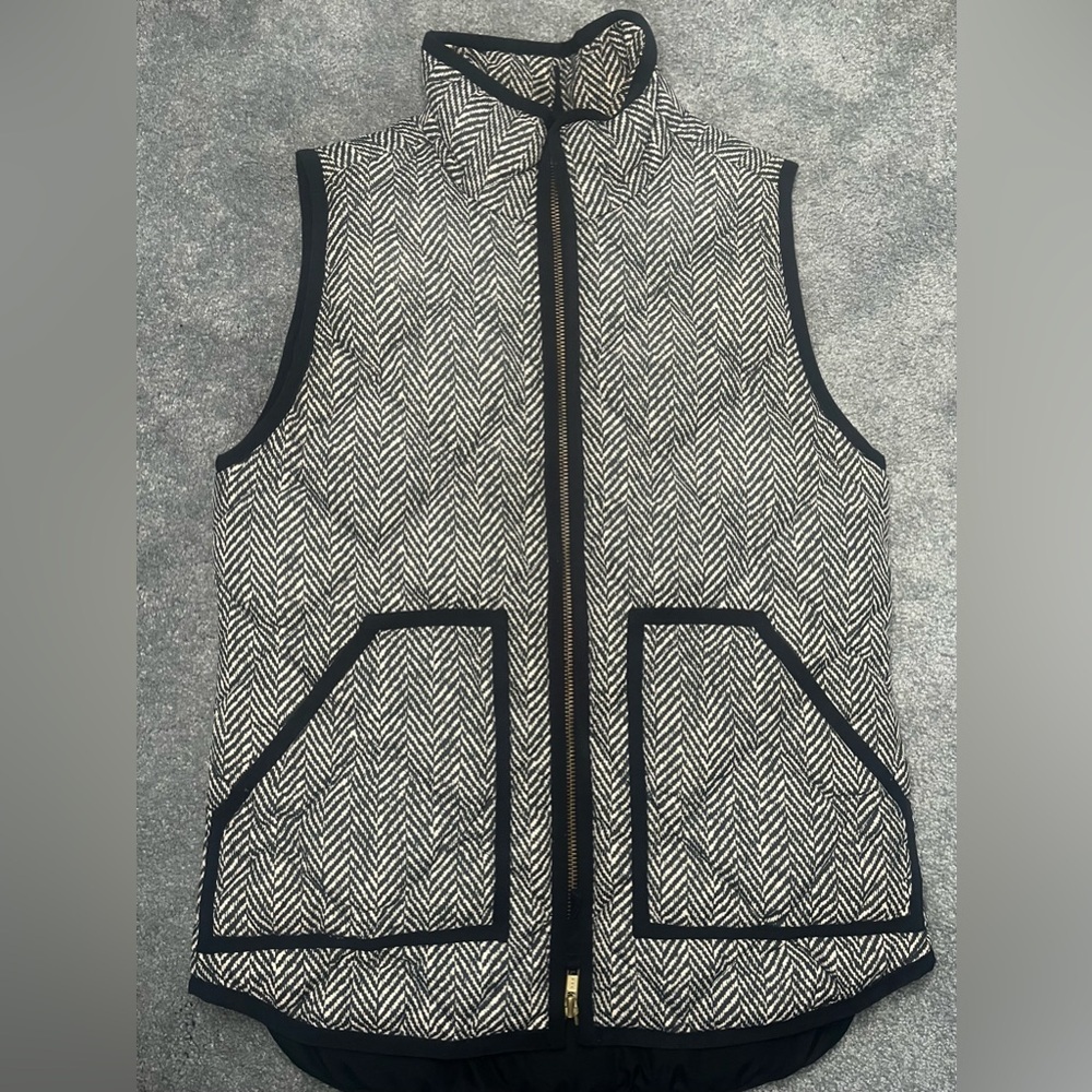 Classic and chic J.Crew houndstooth vest